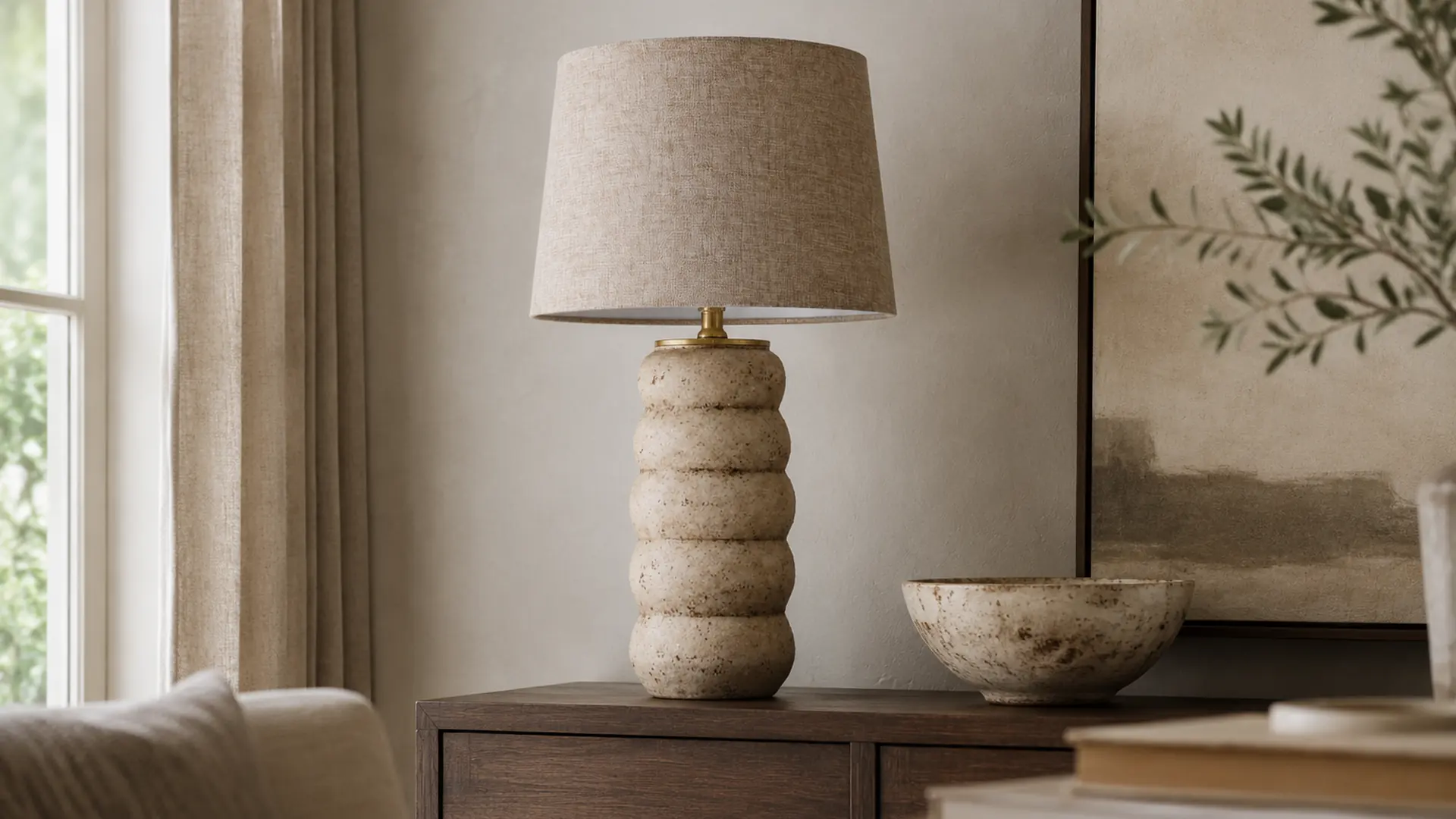 lamp body and shade proportion in a distinct application scene