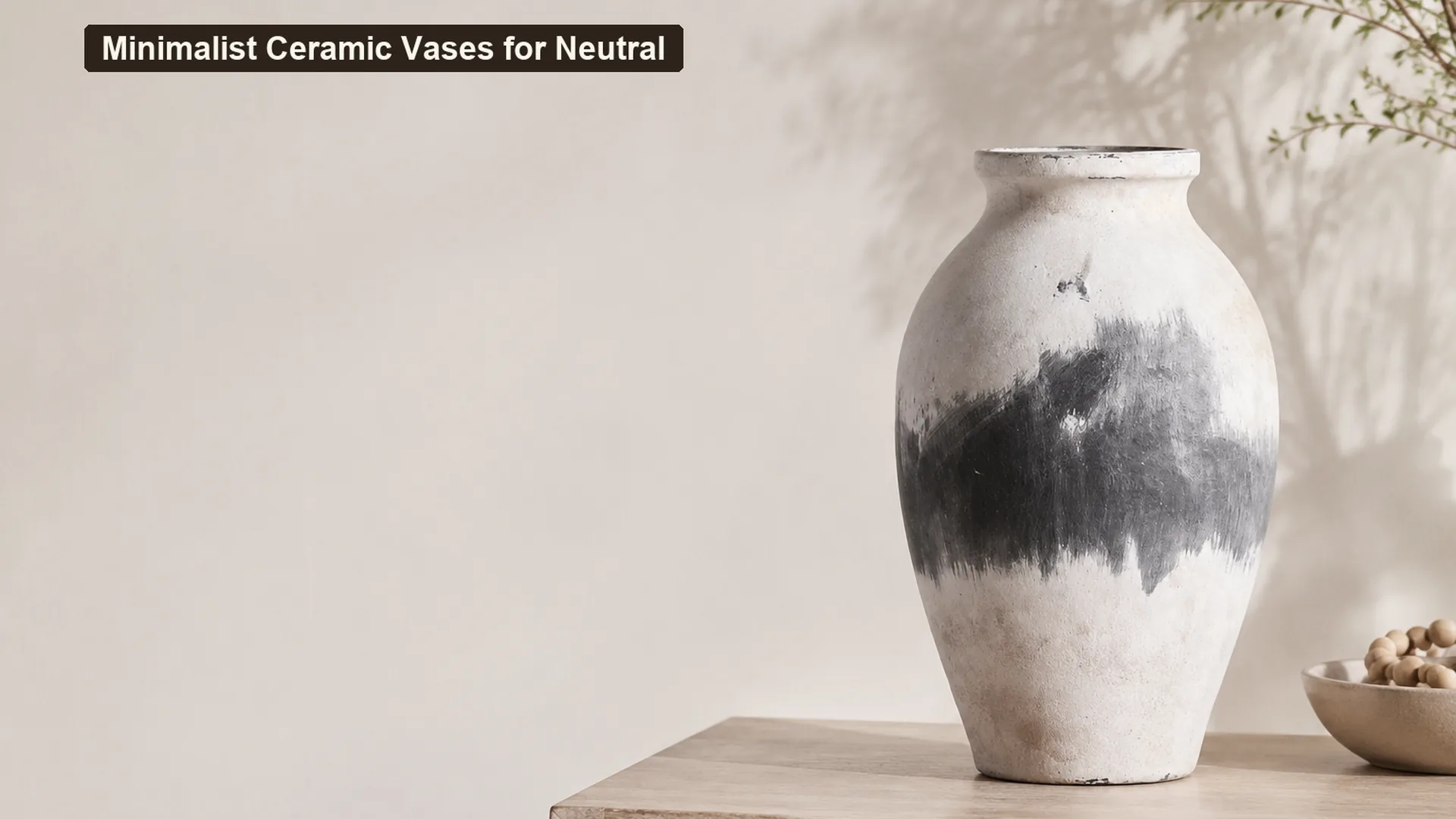 Minimalist Ceramic Vases for Neutral Spaces cover editorial scene