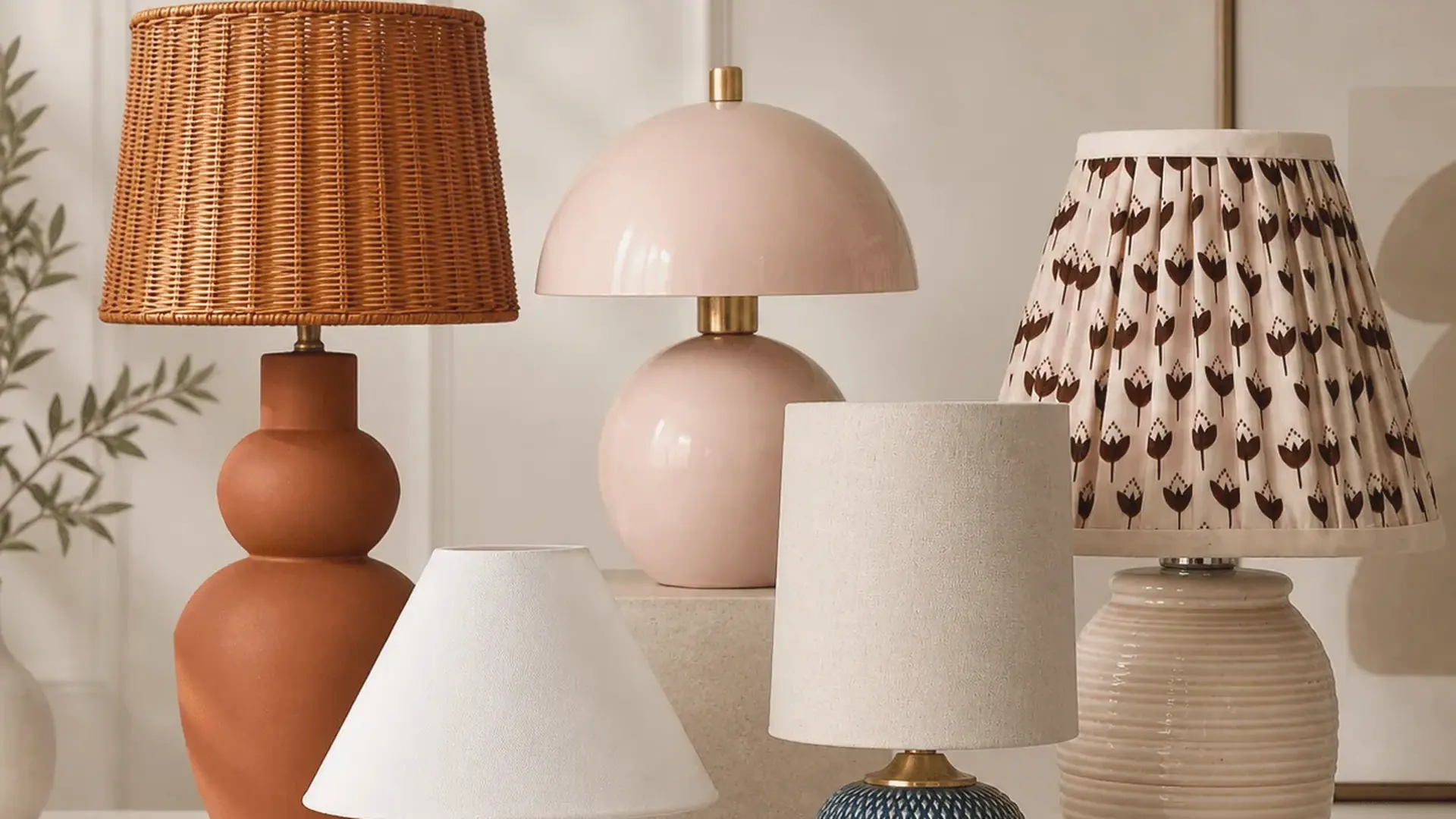 Rechargeable lamp feature review scene